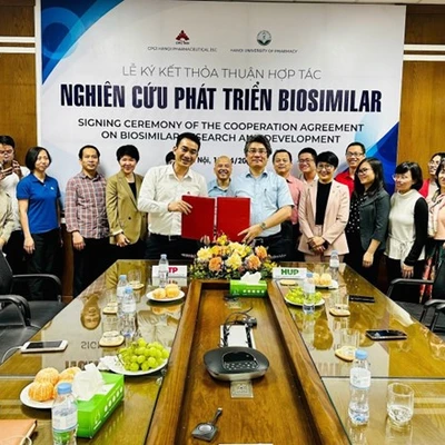 LỄ KÝ KẾT THOẢ THUẬN HỢP TÁC NGHIÊN CỨU PHÁT TRIỂN BIOSIMILAR - DƯỢC PHẨM CPC1 HÀ NỘI VÀ ĐẠI HỌC DƯỢC HÀ NỘI